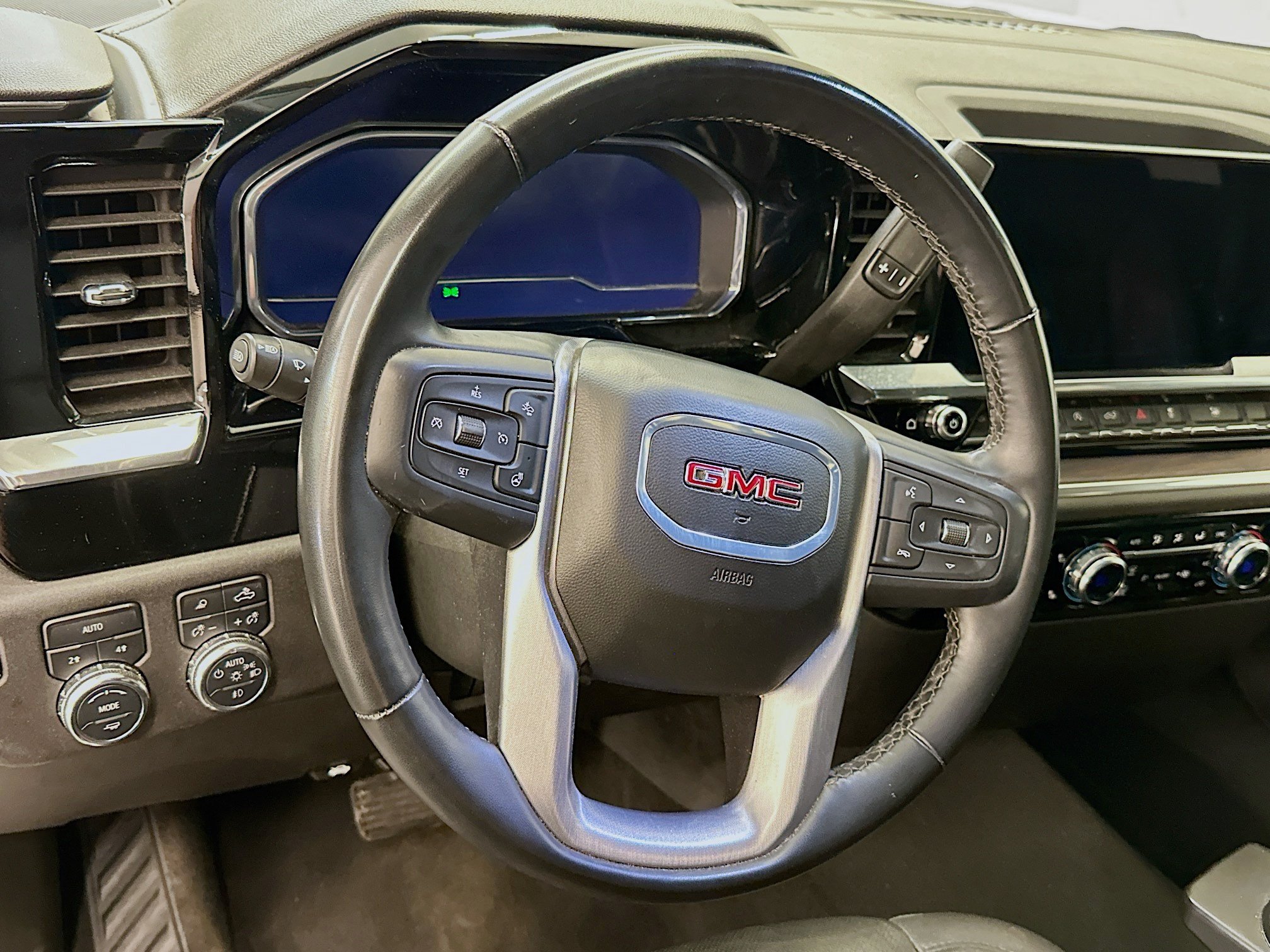 Used 2025 GMC Sierra 1500 SLT AWD/4WD image 18
