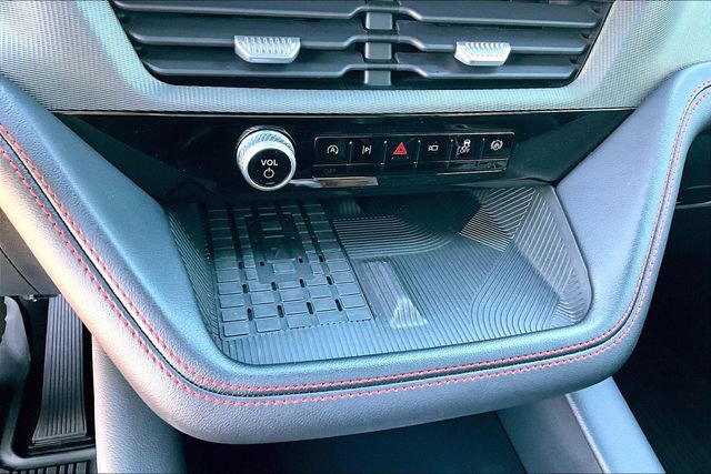 Used 2025 Ford Explorer ST-Line w/ Premium Package image 24