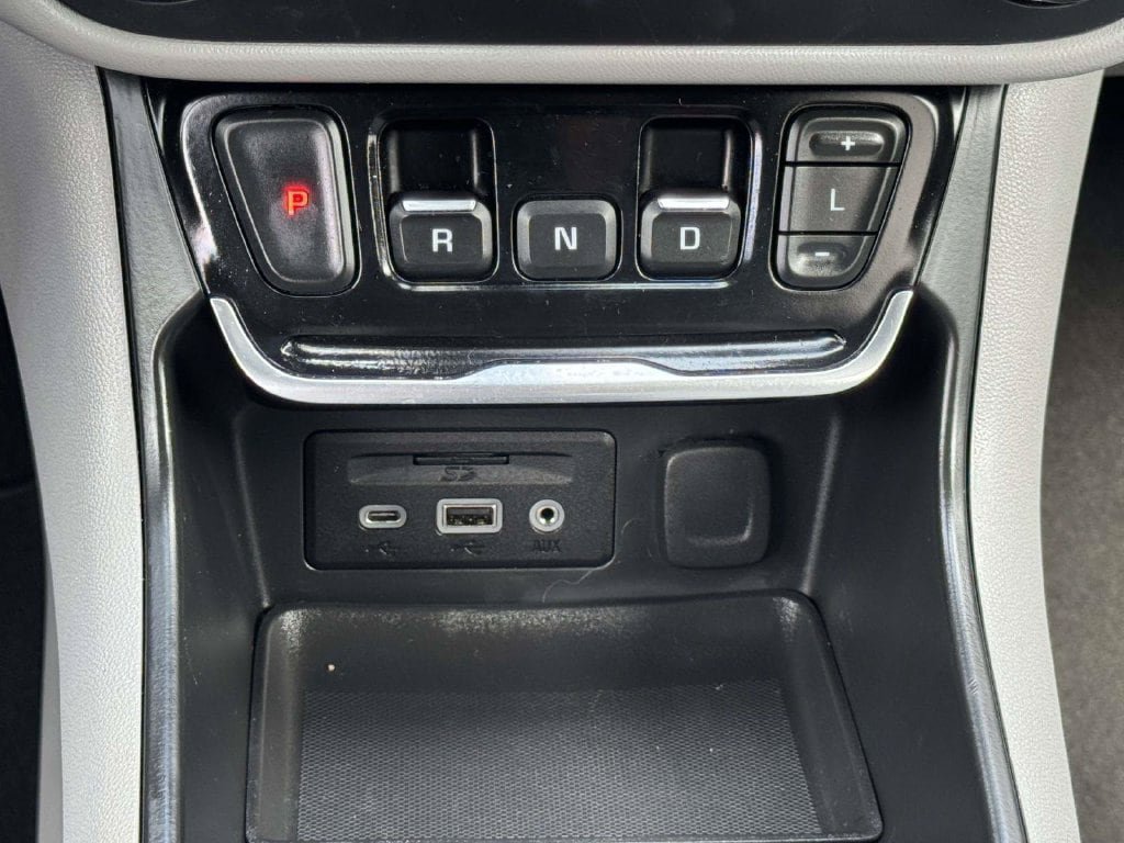 Used 2021 GMC Terrain SLT w/ Infotainment Package II FWD image 8