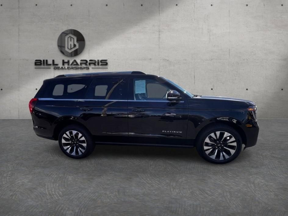 Used 2026 Ford Expedition Platinum w/ Driver's Package AWD/4WD image 4