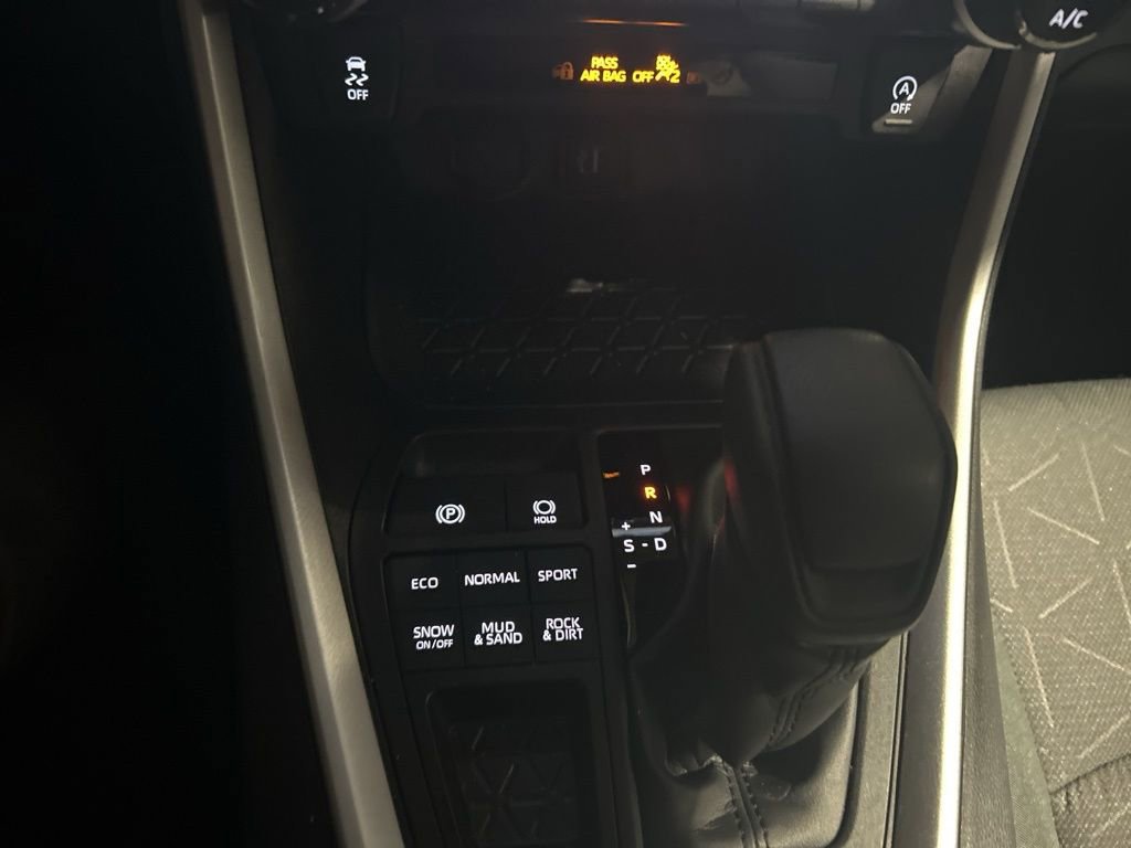 Used 2025 Toyota RAV4 XLE AWD/4WD image 23
