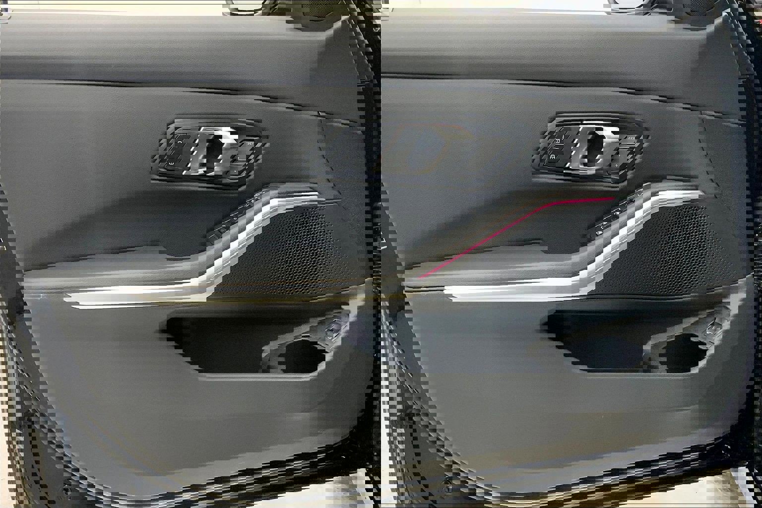 Used 2025 BMW 330i xDrive Sedan w/ Premium Package AWD/4WD image 24