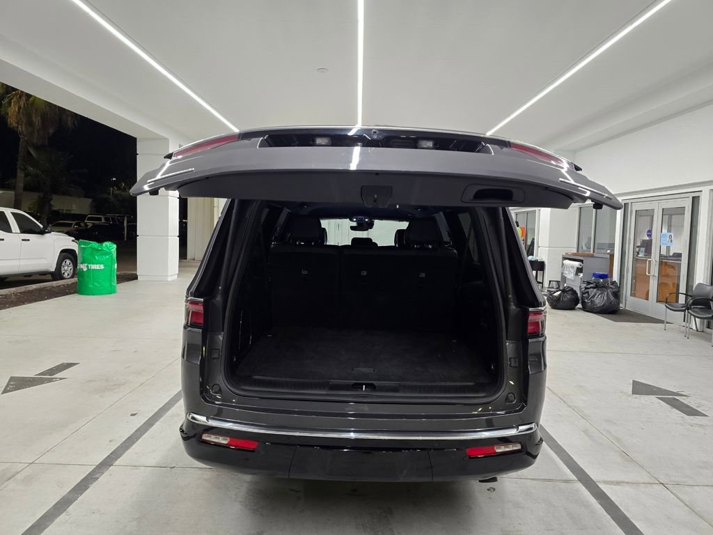 Used 2023 Jeep Wagoneer L Series III w/ Preferred Equipment Group image 43