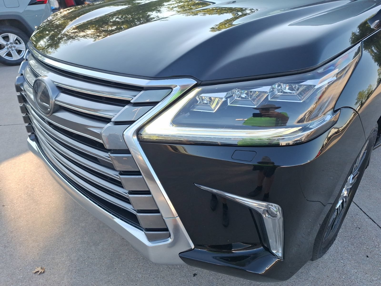 Used 2021 Lexus LX 570 4WD w/ Luxury Package image 10