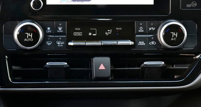 Used 2024 Toyota Highlander LE image 24