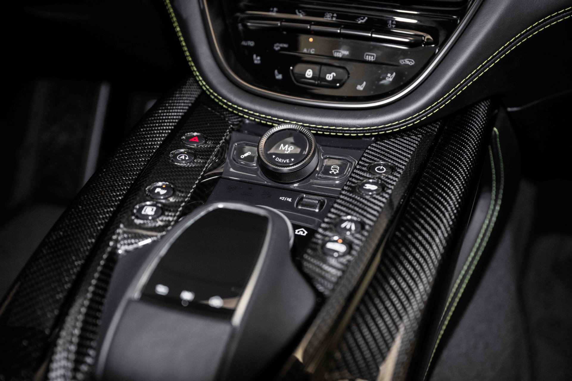 Used 2024 Aston Martin DBX 707 image 35