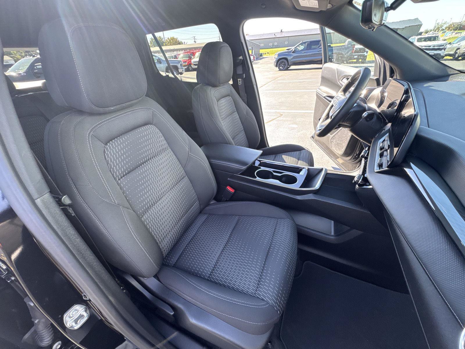 Used 2025 Chevrolet Equinox LT w/ Safety and Technology Package FWD image 17