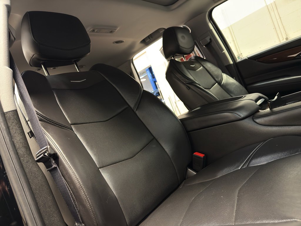 Used 2019 Cadillac Escalade Luxury image 23