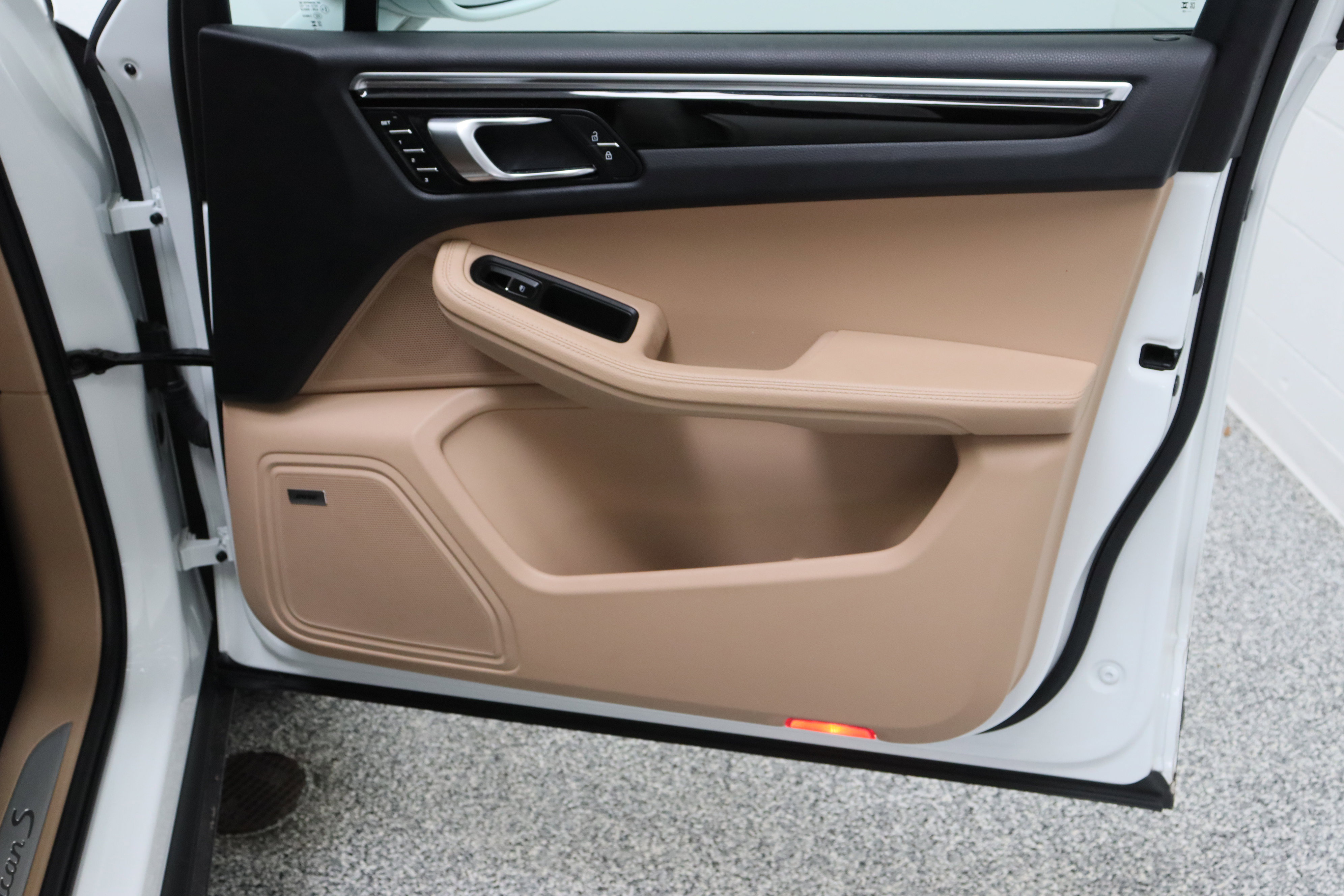 Used 2023 Porsche Macan S image 38