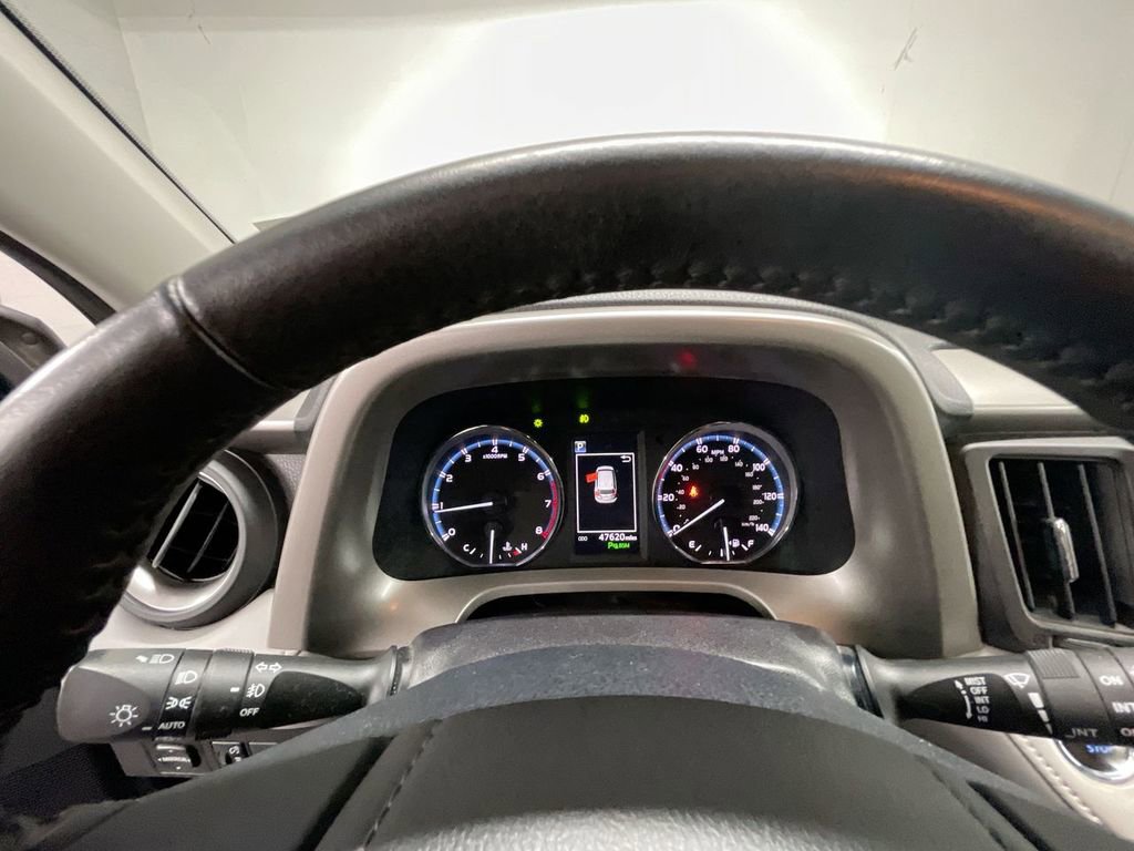 Used 2018 Toyota RAV4 Platinum image 11