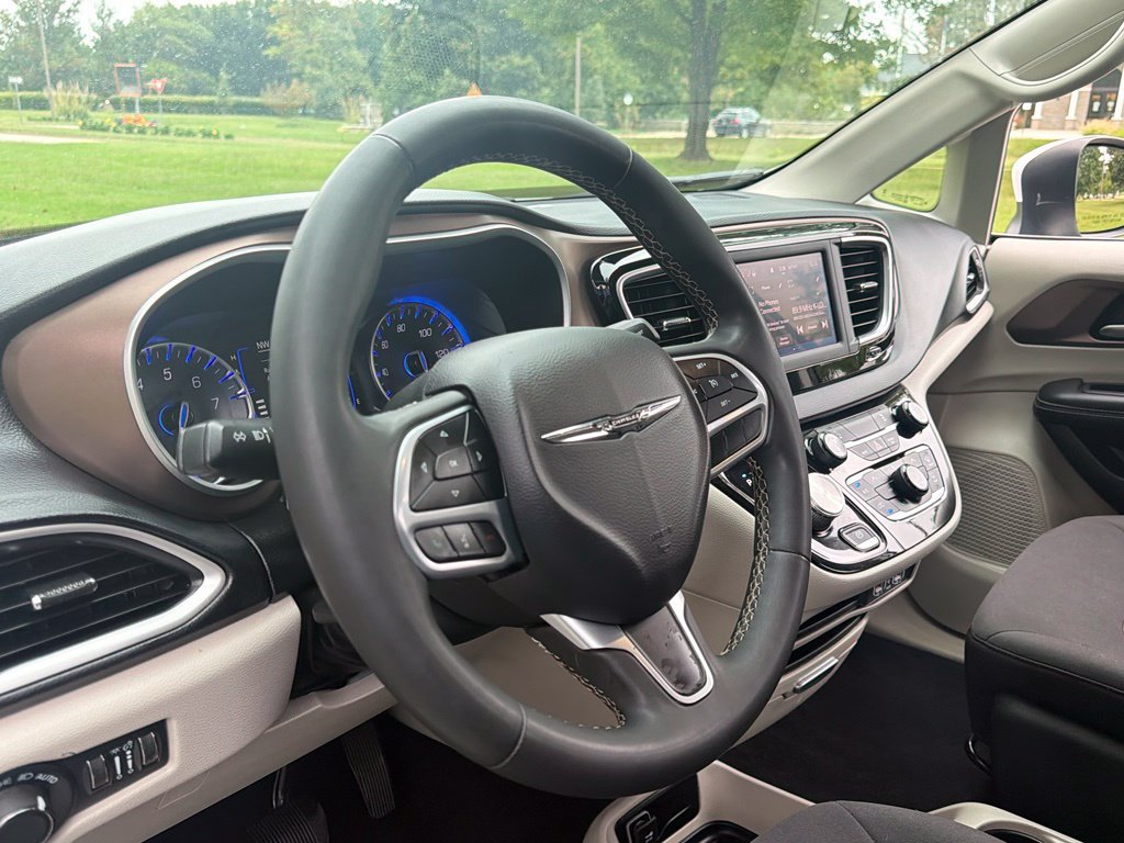 Used 2023 Chrysler Voyager LX FWD image 17