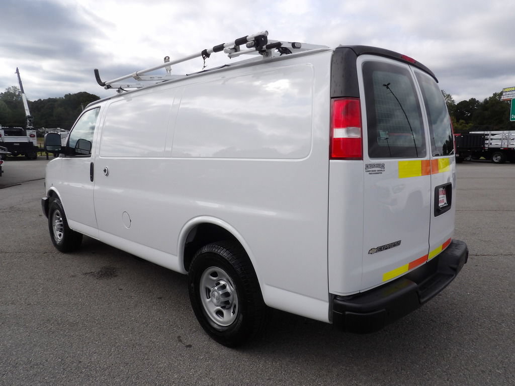 Used 2018 Chevrolet Express 2500 w/ Driver Convenience Package RWD image 4