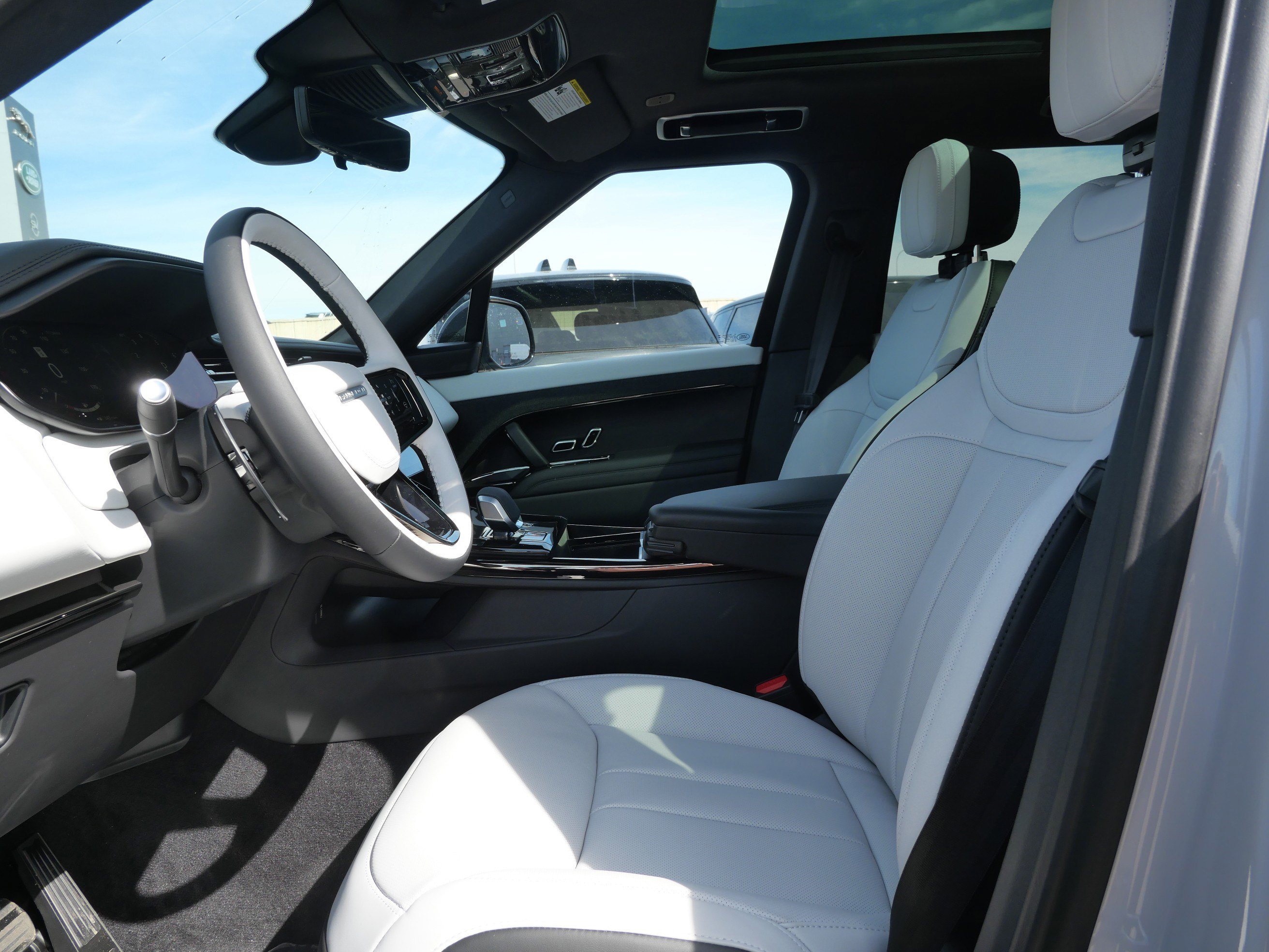 New 2026 Land Rover Range Rover Sport Dynamic SE image 3