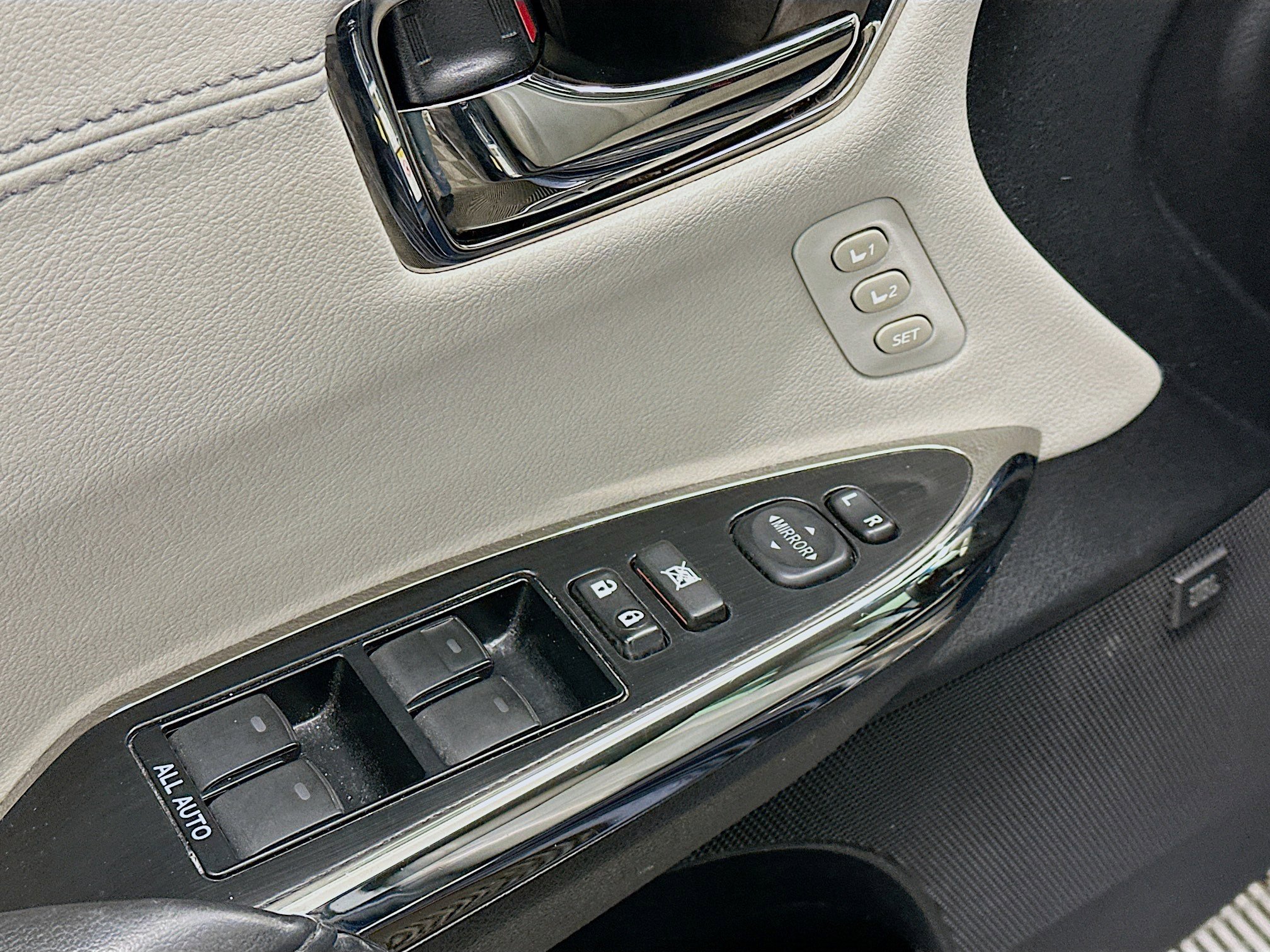 Used 2016 Toyota Avalon Limited image 15