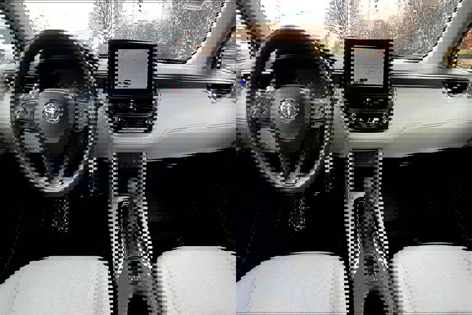 Used 2024 Toyota Corolla Cross L image 13