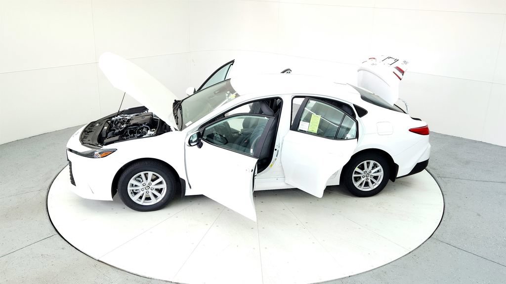 Used 2025 Toyota Camry LE AWD/4WD image 18