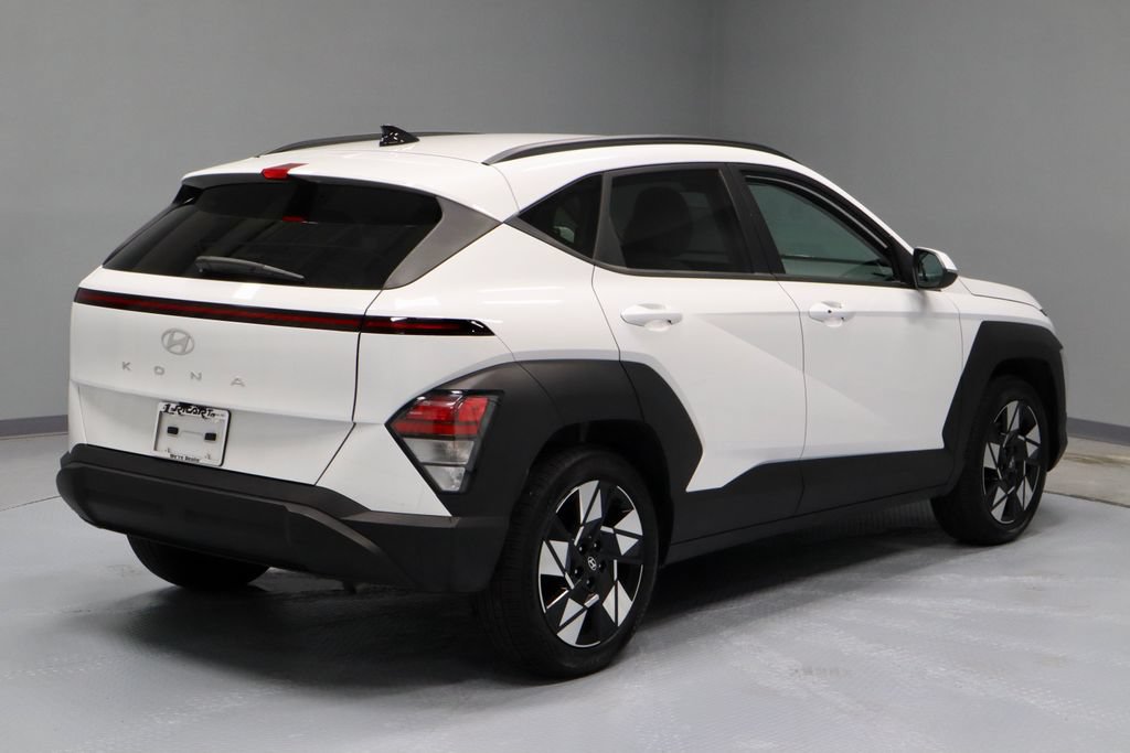 Used 2025 Hyundai Kona SEL FWD image 11