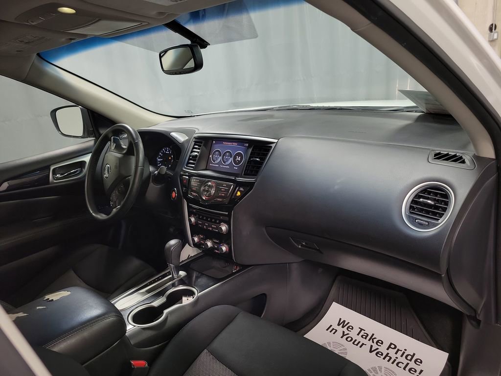 Used 2019 Nissan Pathfinder SV image 29