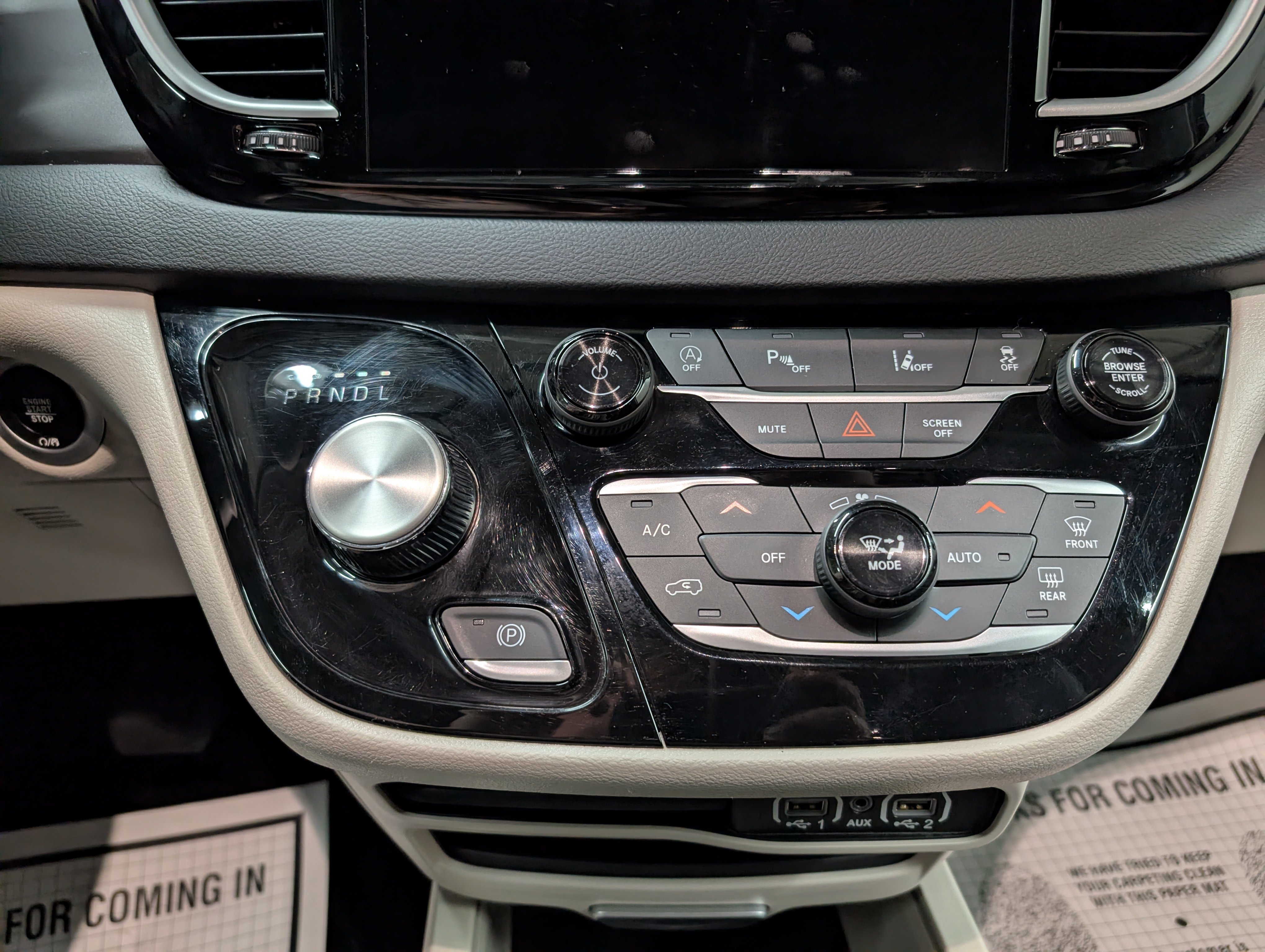 Used 2024 Chrysler Pacifica Touring-L FWD image 16