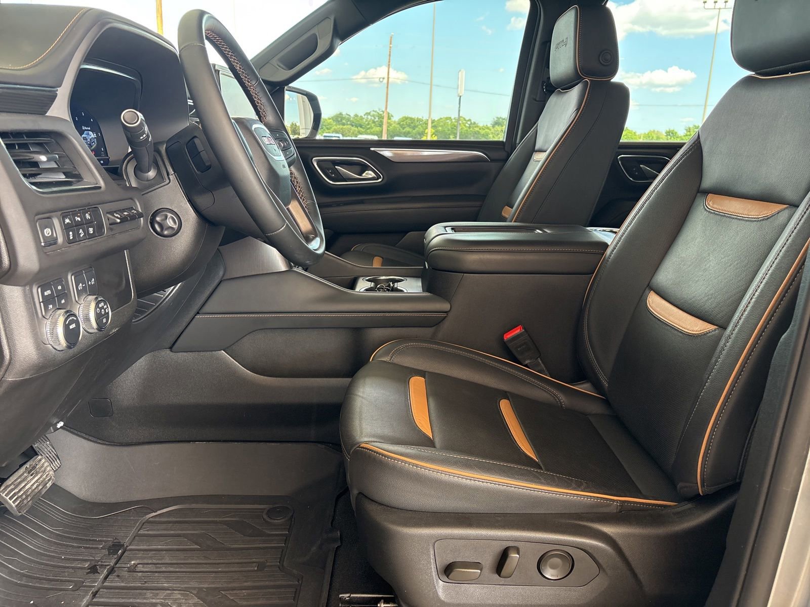 Used 2024 GMC Yukon AT4 w/ AT4 Premium Package AWD/4WD image 16