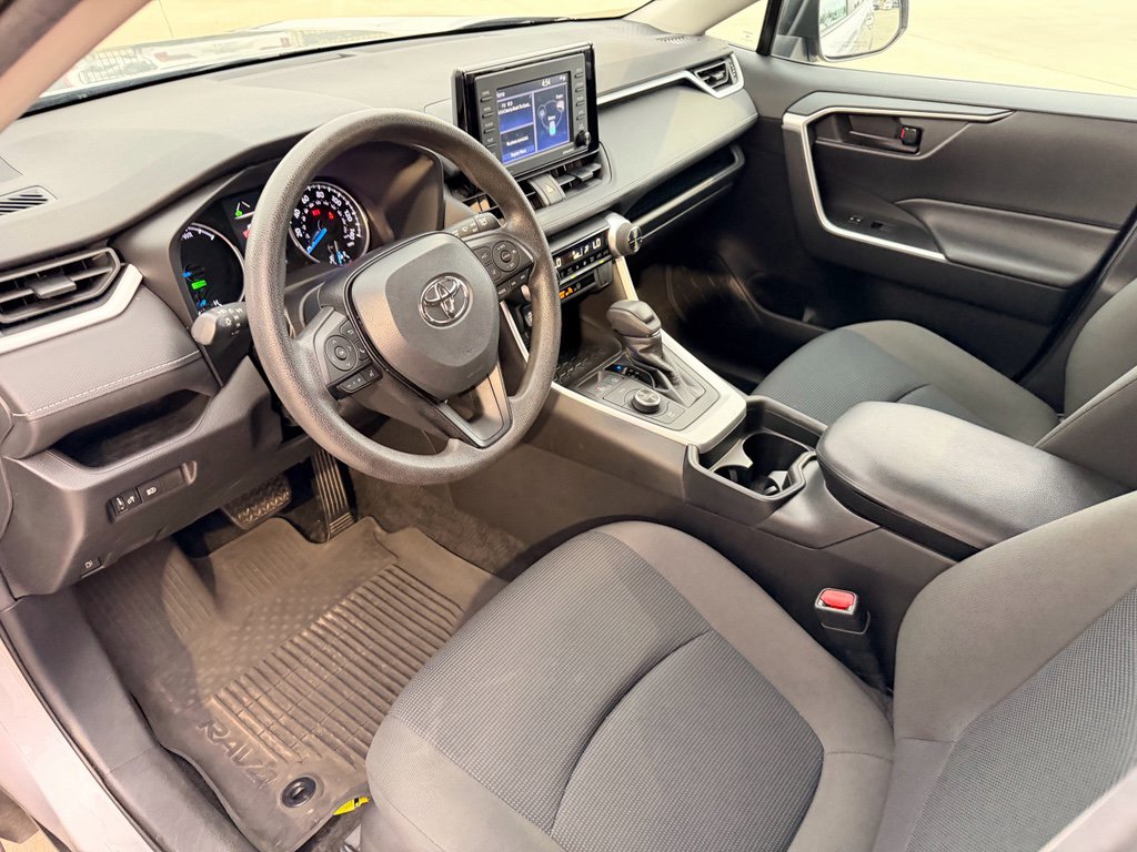 Used 2021 Toyota RAV4 LE image 12