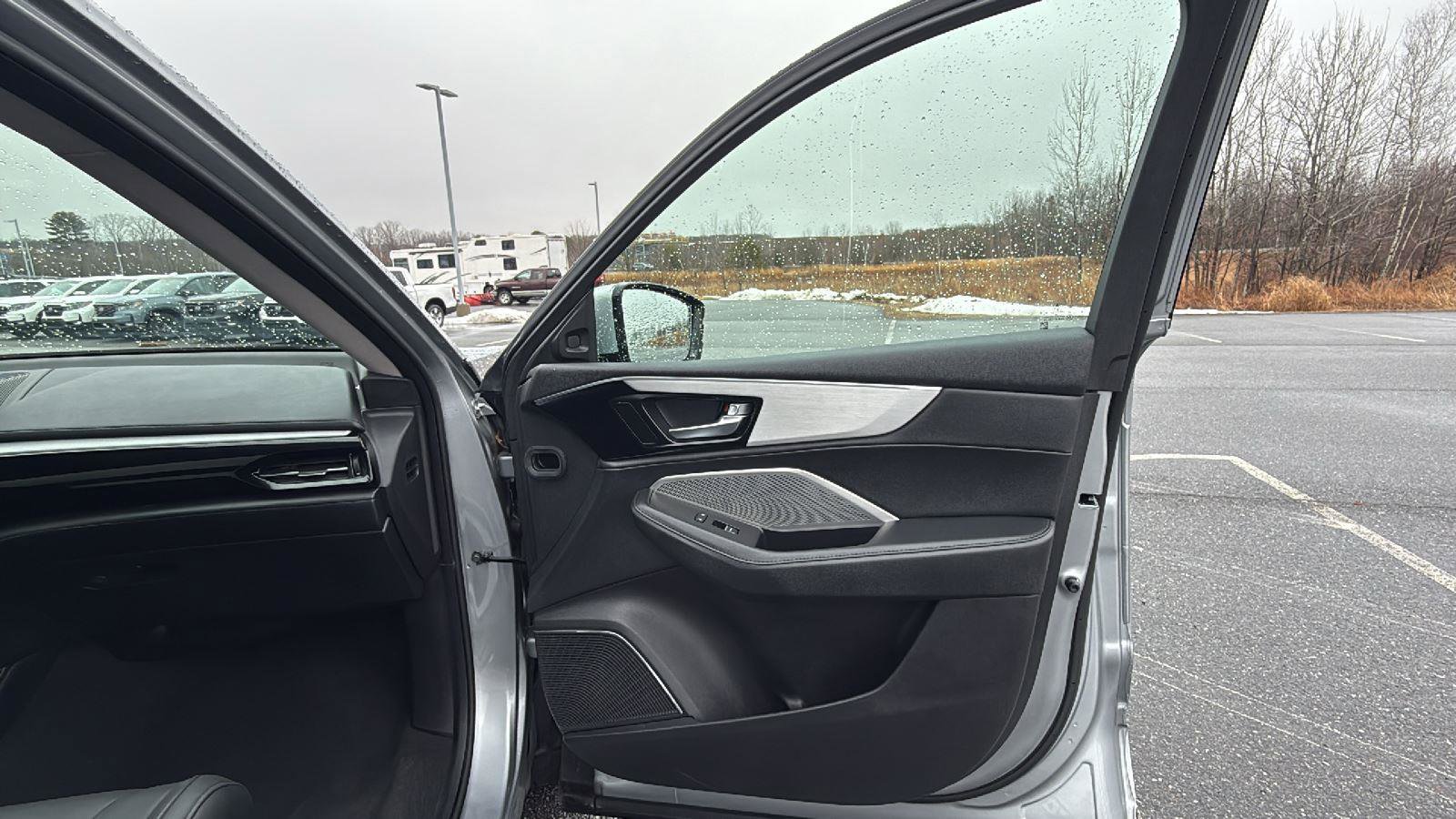 Used 2023 Acura MDX SH-AWD image 17