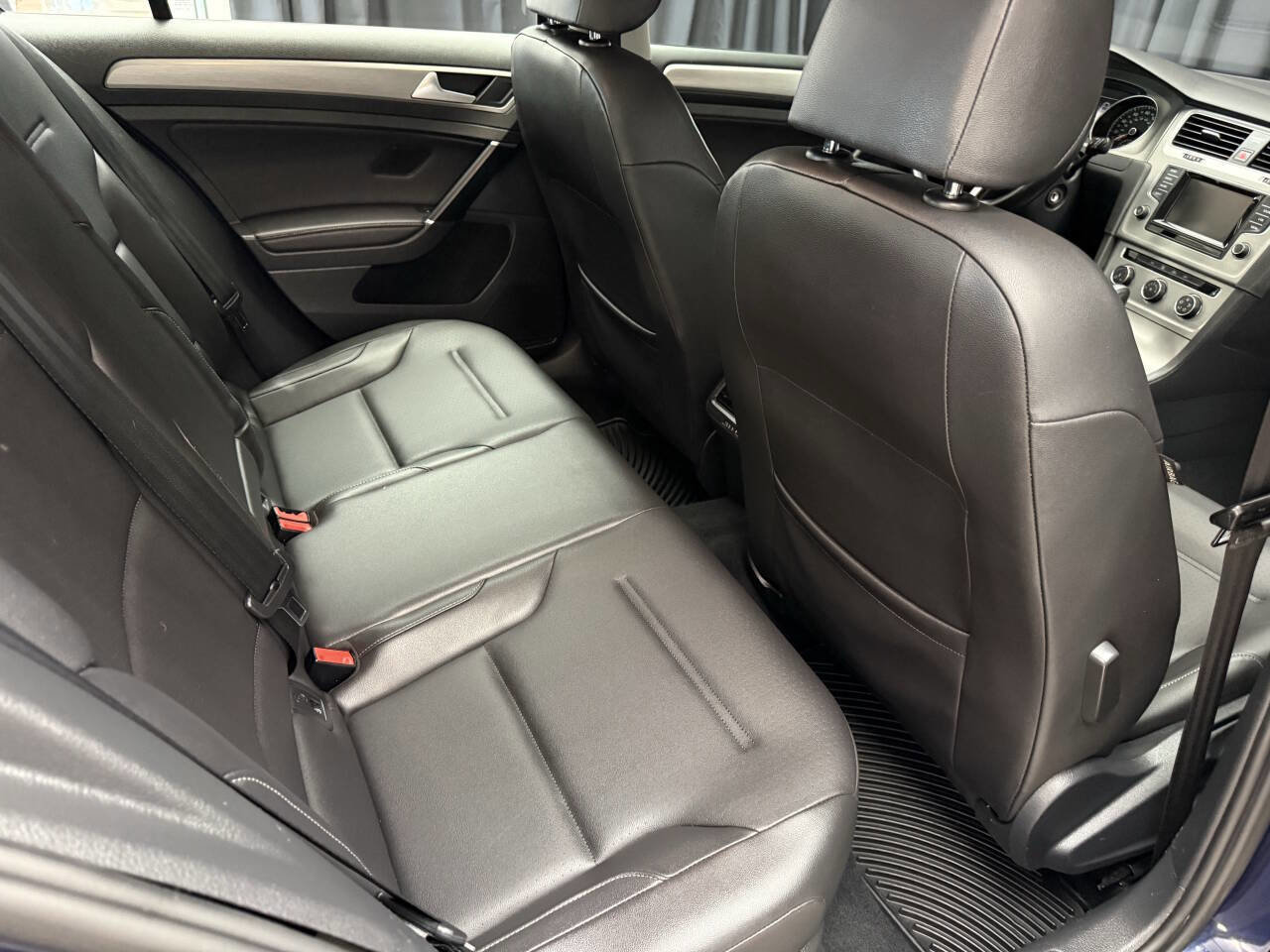 Used 2015 Volkswagen Golf SE FWD image 22