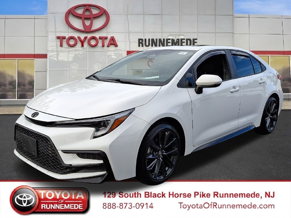 Certified 2025 Toyota Corolla SE FWD image 3