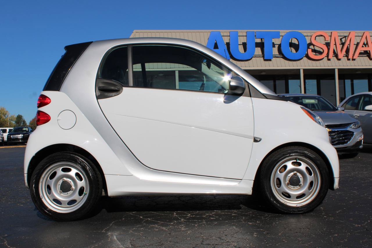 Used 2015 smart fortwo passion RWD image 3