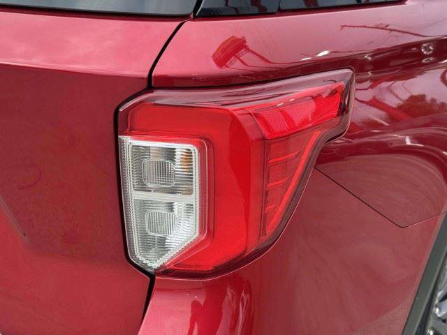 Used 2024 Ford Explorer XLT w/ Equipment Group 202A RWD image 15