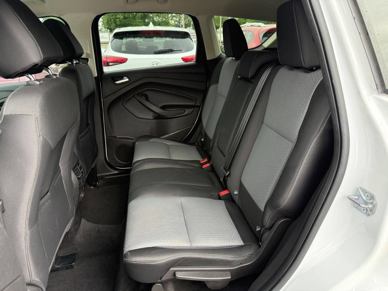 Used 2017 Ford Escape SE FWD image 10