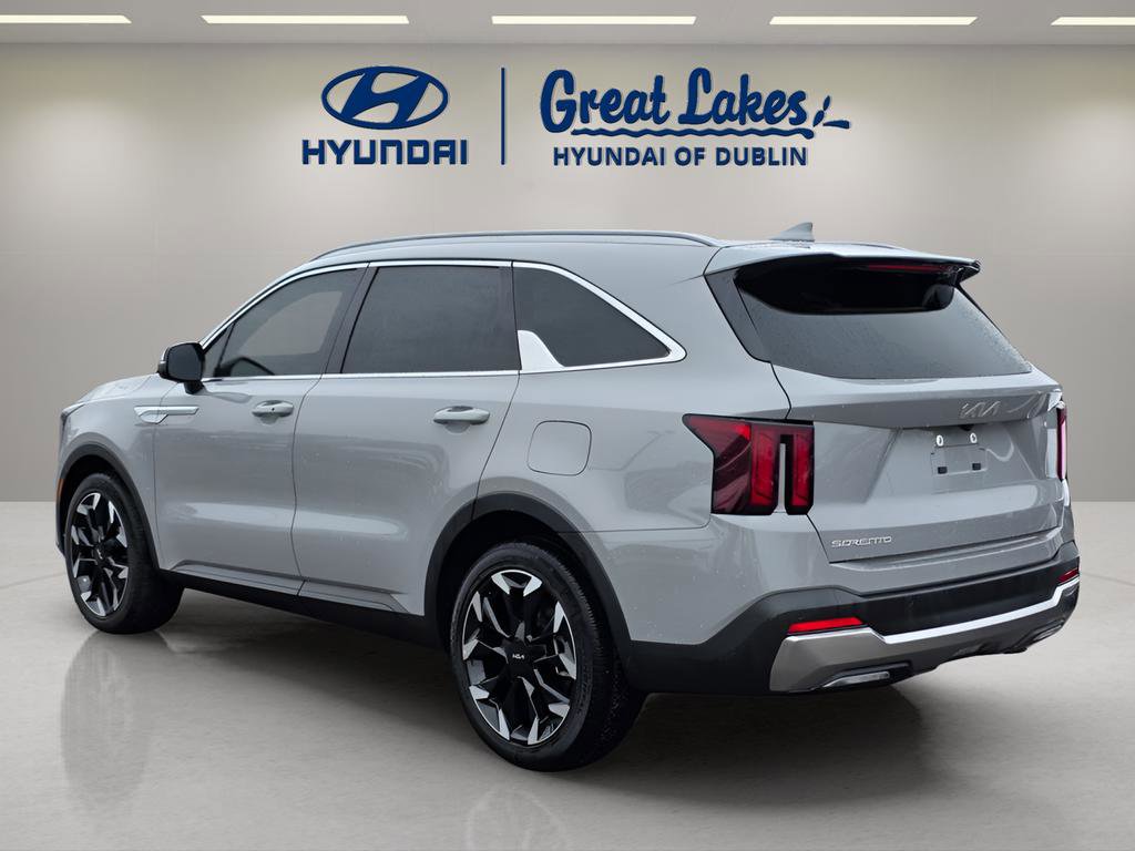 Used 2025 Kia Sorento EX w/ Panoramic Sunroof Package image 3