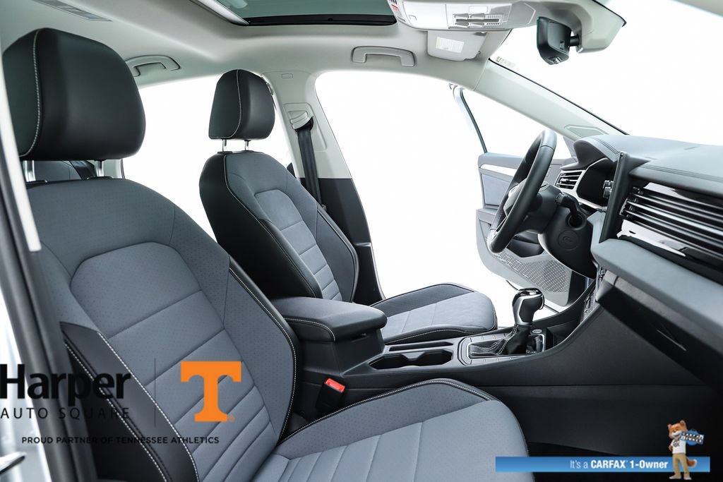 Used 2025 Volkswagen Jetta SE w/ Sunroof Package FWD image 35