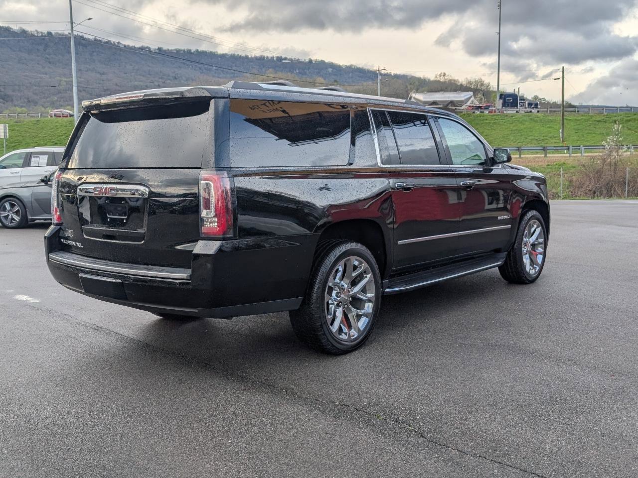 Used 2018 GMC Yukon XL Denali w/ Open Road Package image 5