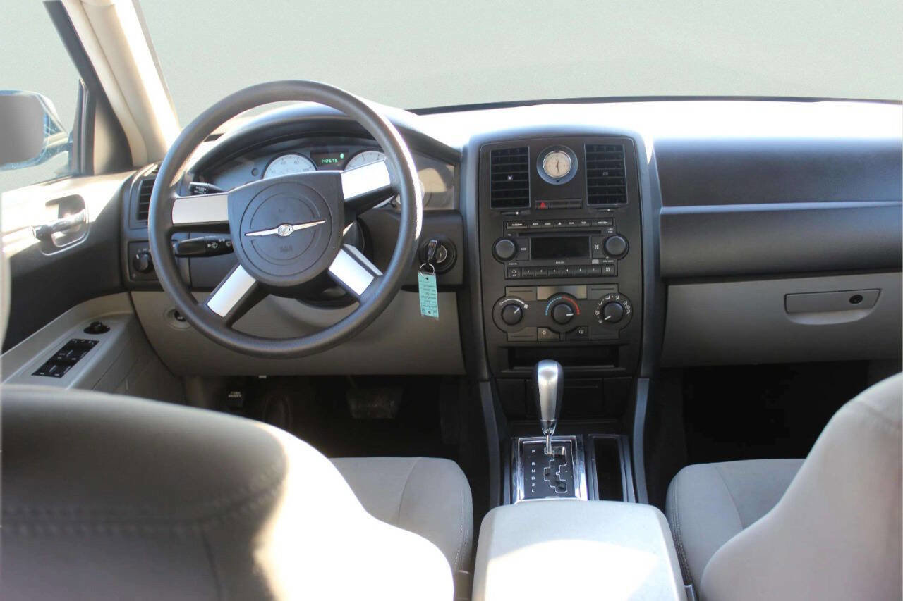 Used 2007 Chrysler 300 image 8