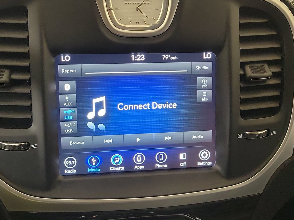 Used 2018 Chrysler 300 Touring RWD image 18