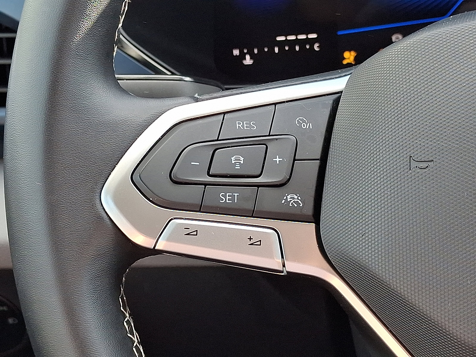 Used 2023 Volkswagen Taos SE w/ Black Wheel Package image 20