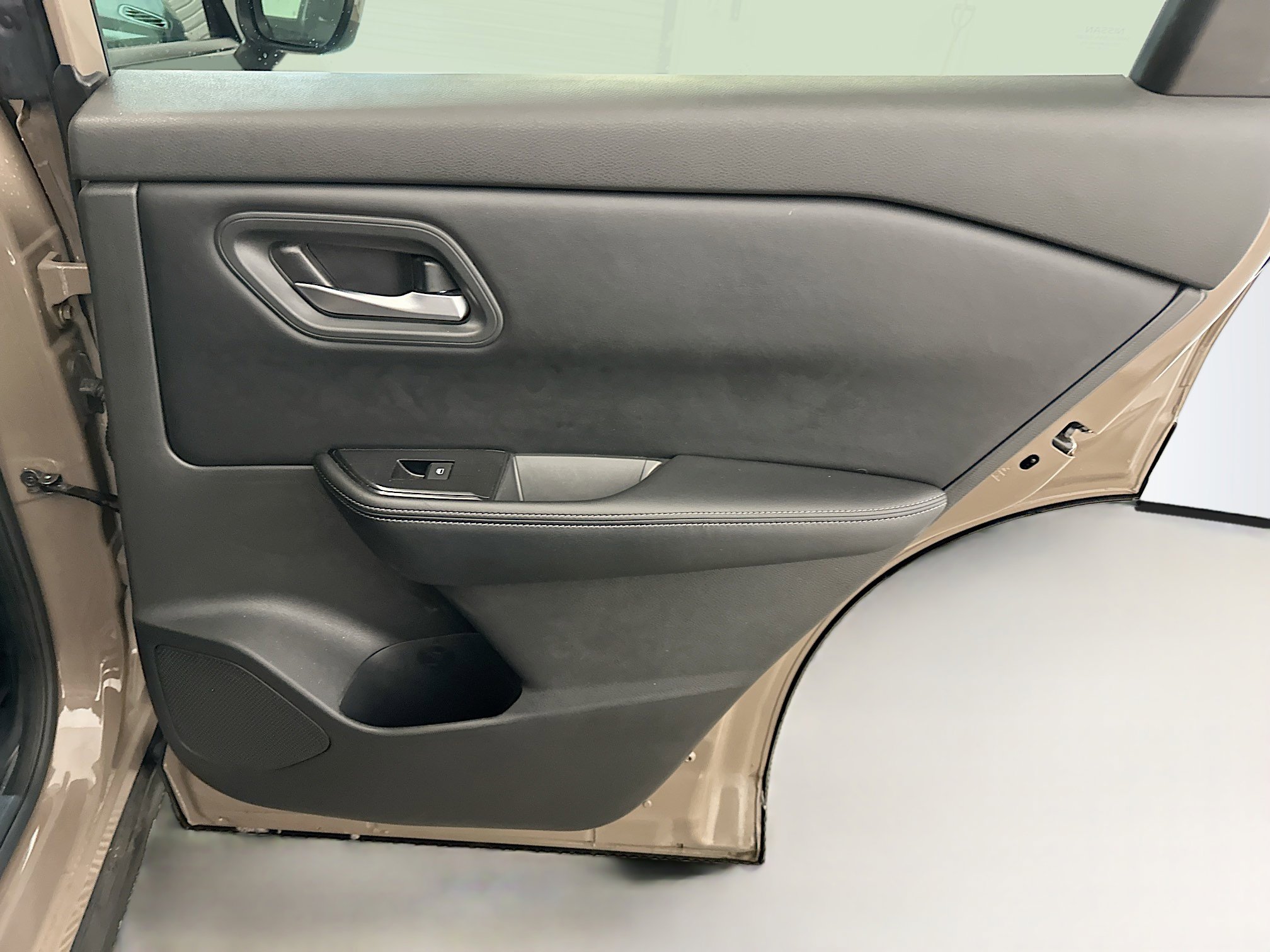 Used 2025 Nissan Rogue SV image 31