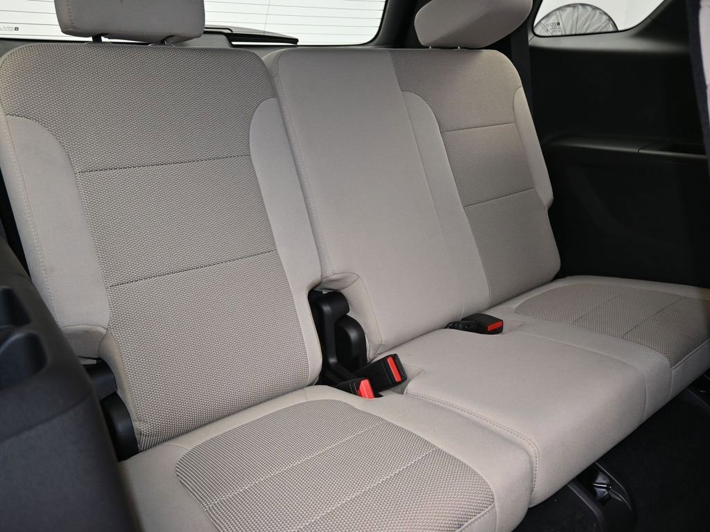 Used 2022 Chevrolet Traverse LS image 37