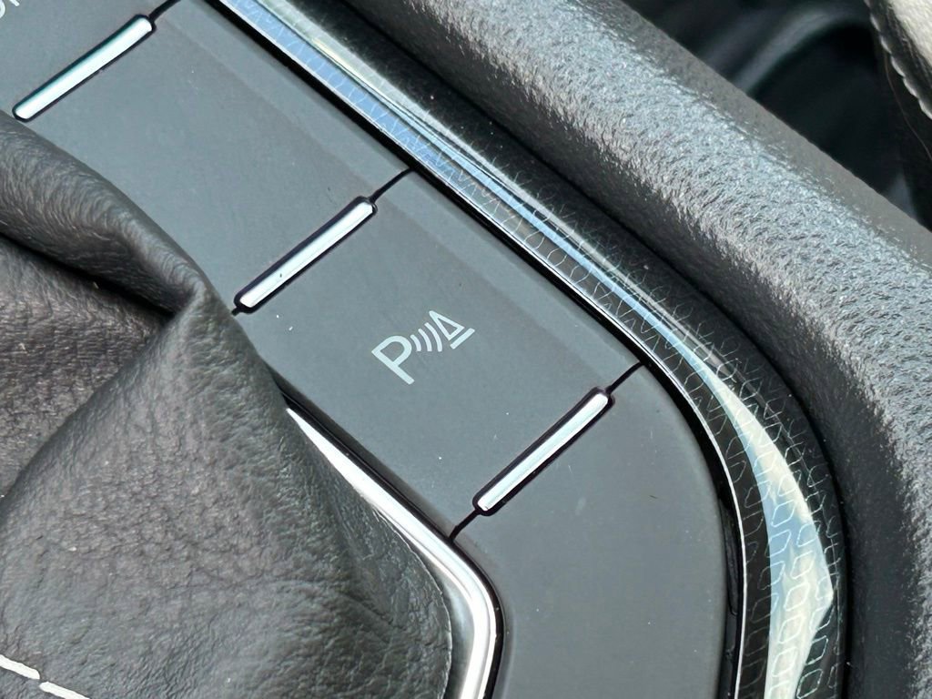 Used 2025 Volkswagen Taos SE image 35