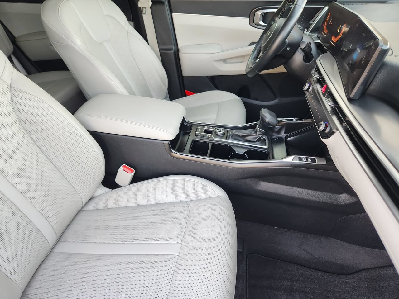 Used 2025 Kia Sorento S FWD image 13