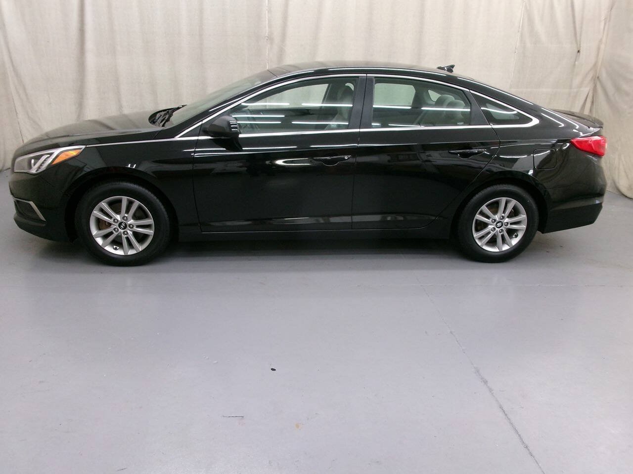 Used 2017 Hyundai Sonata SE FWD image 5
