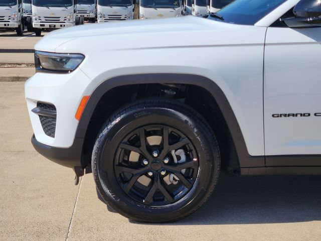 Used 2025 Jeep Grand Cherokee Altitude RWD image 15