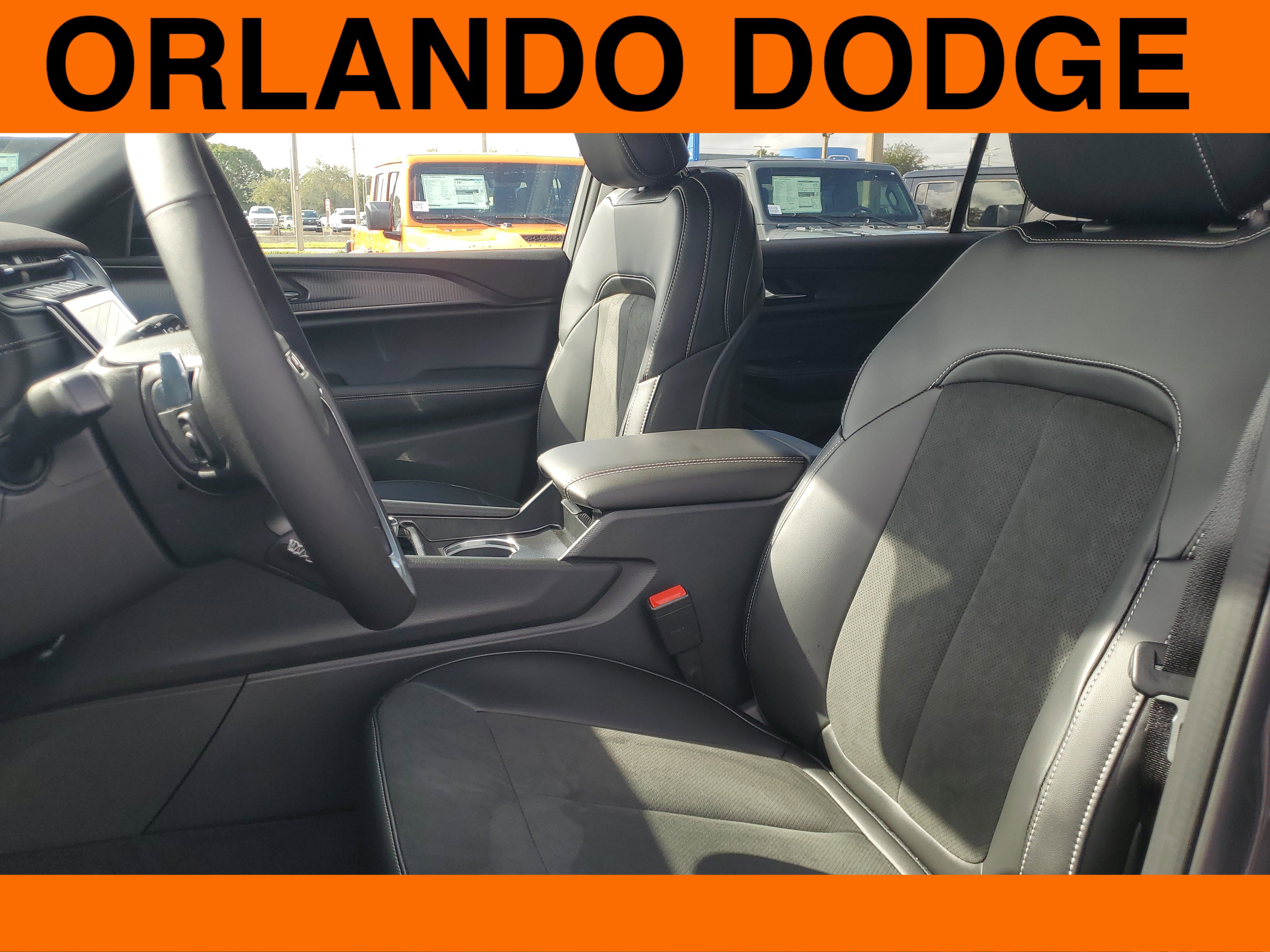 New 2025 Jeep Grand Cherokee L Altitude image 9