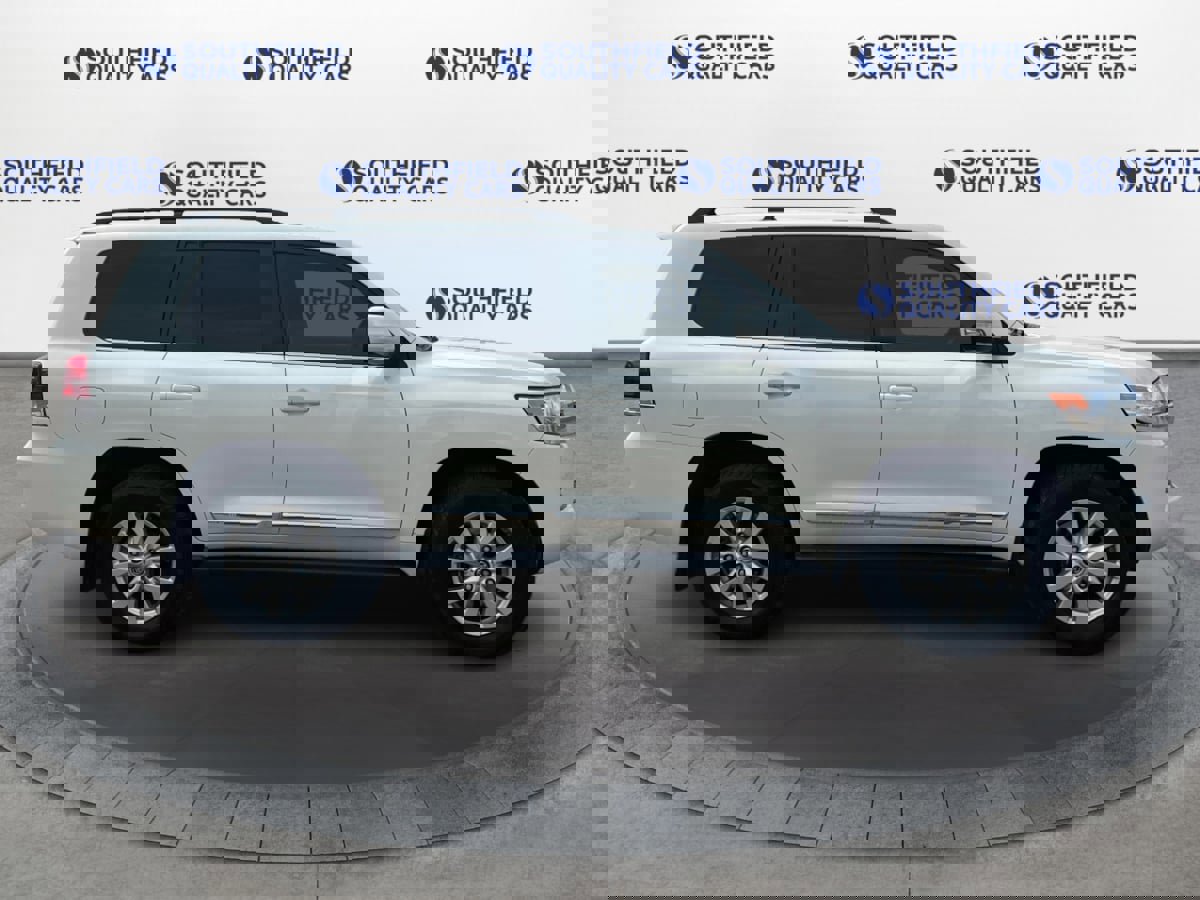 Used 2018 Toyota Land Cruiser image 8