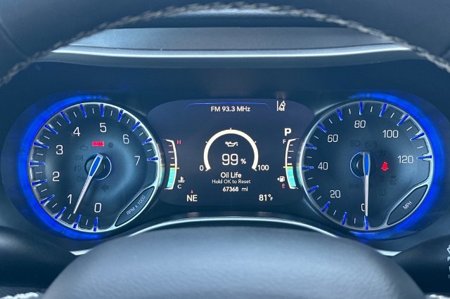 Used 2024 Chrysler Pacifica Touring-L FWD image 28