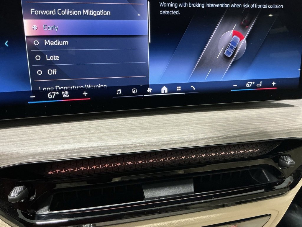 Used 2025 BMW 330i Sedan w/ Convenience Package image 8