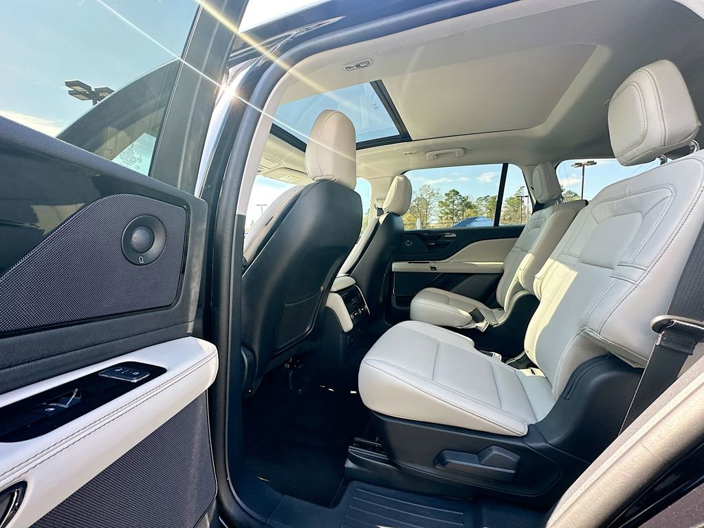 Certified 2025 Lincoln Aviator Reserve w/ Illumination Package image 17