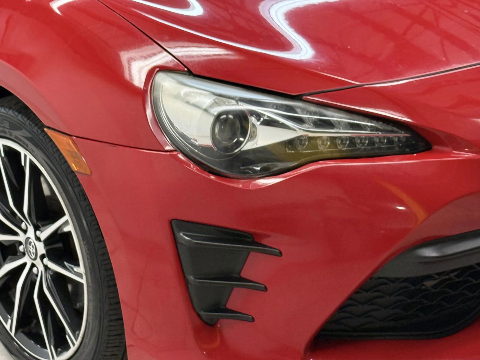 Used 2018 Toyota 86 RWD image 4