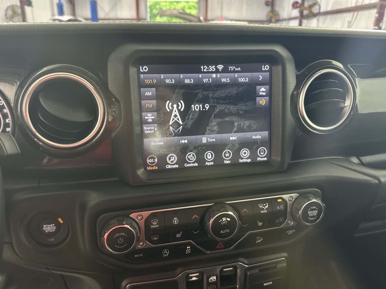 Used 2020 Jeep Wrangler Unlimited Sahara AWD/4WD image 9